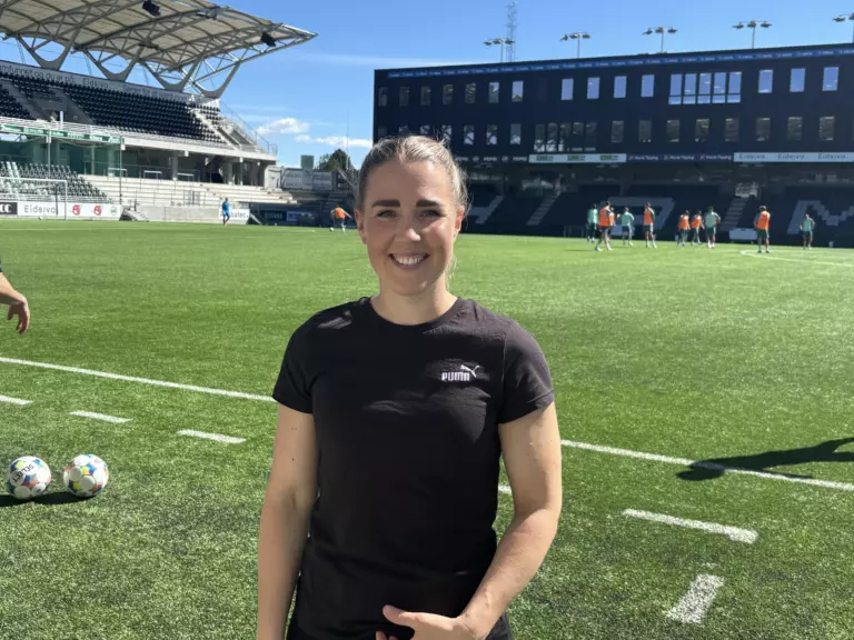 TILBAKE PÅ BRISKEBY: Tina Engan har gått fra topphåndball til psykologi og utviklingsarbeid. Nå bruker hun erfaringene sine til å hjelpe HamKam spillere med den mentale delen av toppidretten.